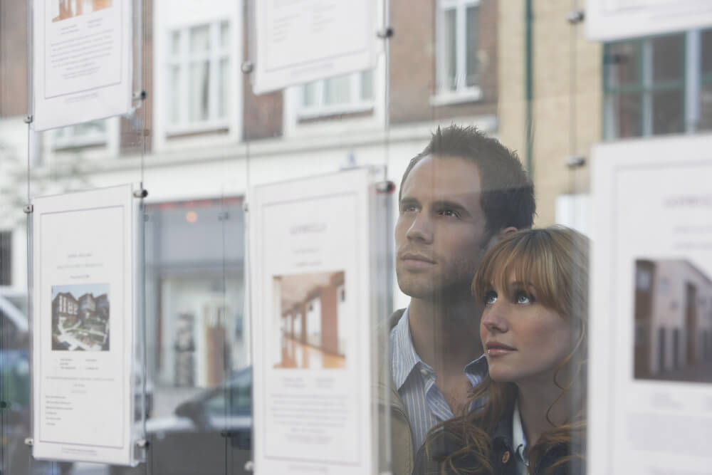 More than half of tenants and buyers have problems with agents